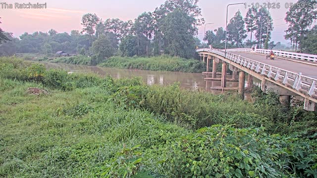 Latest picture from the Tha Ratchachaisri Bridge camera