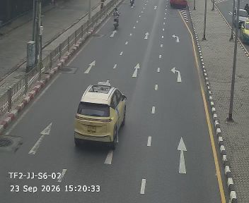 Latest picture from the Ratchayothin Intersection (in front of Phahonyothin Police Station) camera