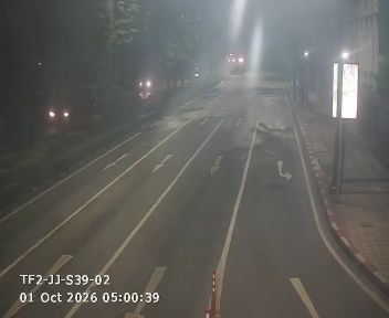 Latest picture from the Kamphaeng Phet Intersection (outbound Phahonyothin Road, near Chatuchak Market) camera