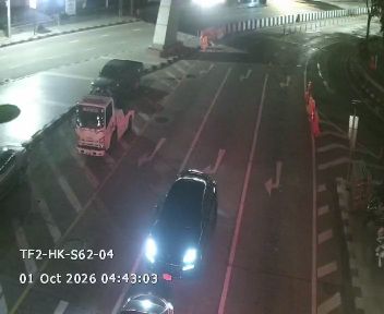 Latest picture from the Thiam Ruam Mit Intersection (Thiam Ruam Mit Road, next to the police booth) camera