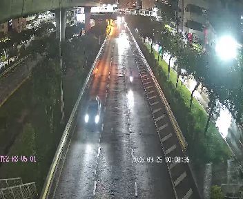 Latest picture from the Footbridge near Krung Thon Buri BTS Station on Krung Thon Buri Road camera