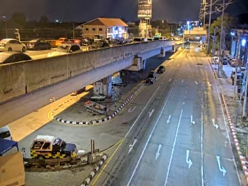 Latest picture from the Sukhaphiban 5 Road intersecting with Watcharaphon Soi 32 camera