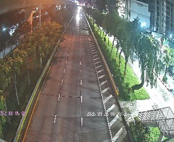 Latest picture from the Footbridge near Krung Thon Buri BTS Station on Krung Thon Buri Road camera