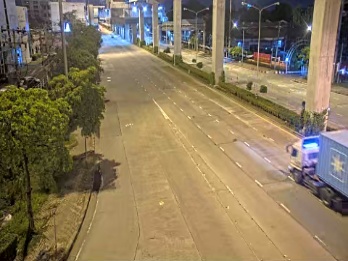 Latest picture from the Entrance to Watcharaphon Rd at the intersection with Ramintra Rd camera