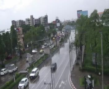 Latest picture from the Kaset Nawamin Road intersects with Sukonthasawat Road camera