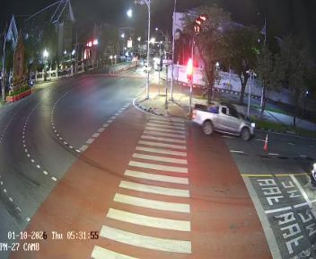 Latest picture from the J.P.R. Intersection camera