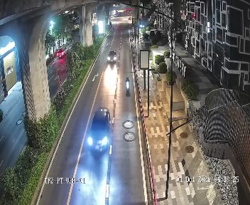 Latest picture from the Pedestrian bridge in front of Siam Center, Rama I Rd camera
