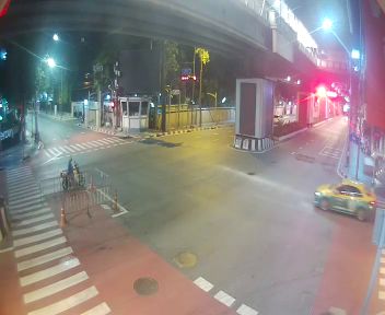 Latest picture from the Chit Lom Intersection camera