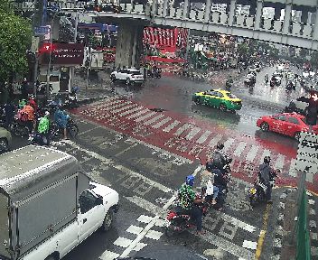 Latest picture from the Asok-Sukhumvit Intersection camera