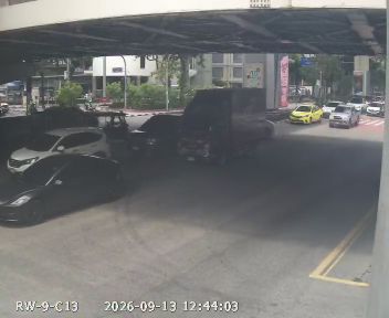 Latest picture from the Phayathai Road camera