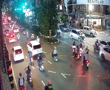 Latest picture from the Phra Khanong Intersection camera