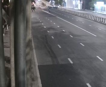 ภาพล่าสุดจากกล้อง ก่อนข้ามสะพานข้ามแยกวิทยุ ถนนพระรามที่ 4
