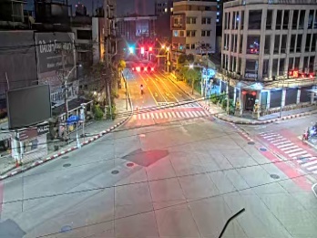 Latest picture from the Pracha Uthit Road intersects with Thian Ruam Mit Road (Mengjai intersection) camera