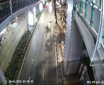 Latest picture from the Pedestrian bridge in front of Amarin Plaza, Ploenchit Rd camera