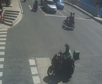 Latest picture from the Thewet Intersection camera