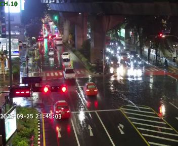 Latest picture from the Silom-Naradhiwas Intersection camera