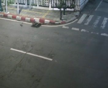 Latest picture from the Kamphaeng Phet Intersection, near Phahonyothin Soi 18 camera