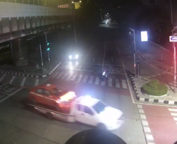 Latest picture from the Ratchada-Narathiwat Intersection (Narathiwat Road, under the overpass) camera