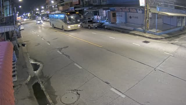 Latest picture from the Thep Khunakon Rd Triad, toward the roundabout camera