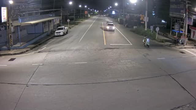 Latest picture from the Thep Khunakon Road three-way intersection, heading to Wat Bang Phra camera