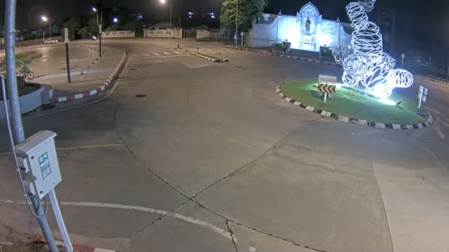 Latest picture from the Roundabout in front of Phraya Si Sunthon Wohan Monument, toward Thep Khunakon Rd camera