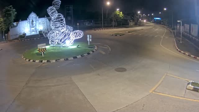 Latest picture from the Roundabout in front of Phraya Si Sunthonwohan monument camera