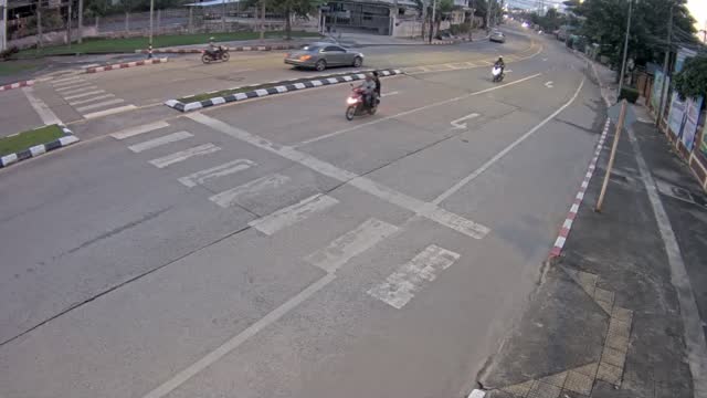 Latest picture from the Roundabout in front of Phraya Si Sunthon Wohan Monument, toward Si Sothon Triad Mai Rd camera