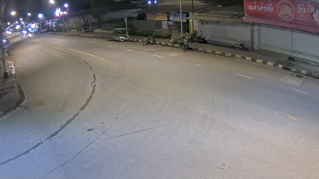 Latest picture from the Three-way intersection of Phaya Si Sunthon Rd and Si Sothon Tat Mai Rd, toward Maha Chakraphat Rd camera