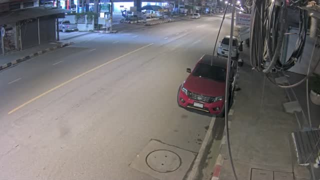 Latest picture from the Three-way intersection of Phaya Si Sunthon Rd and Si Sothon Tat Mai Rd, toward the roundabout camera