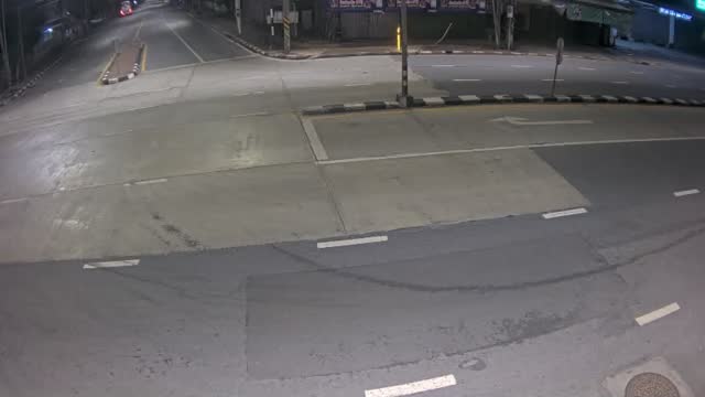 Latest picture from the Siri Sothon Tat Mai three-way intersection – Maha Chakkraphat Road camera