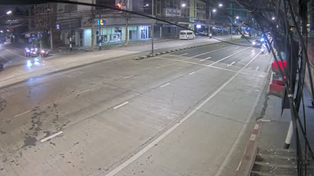 Latest picture from the Municipality three-way intersection - Maha Jakkraphat Rd camera