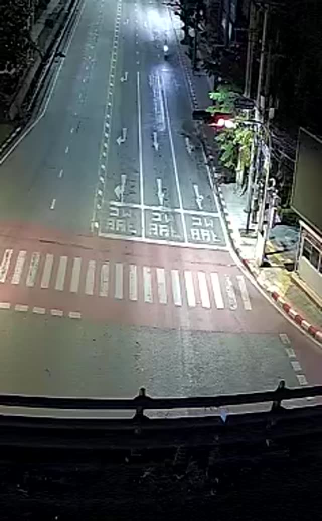 Latest picture from the Pracha Nukun to Pracha Niwet intersection camera