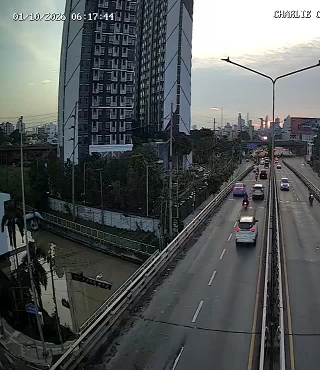 Latest picture from the Pracha Nukhun to Wong Sawang camera