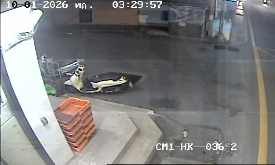 Latest picture from the 13. Entrance to Soi Pracha Rat Bamphen 6-CAM2 camera