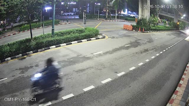 Latest picture from the 1. In front of Prasanmit Hospital, Phahon Yothin Rd-CAM1 camera