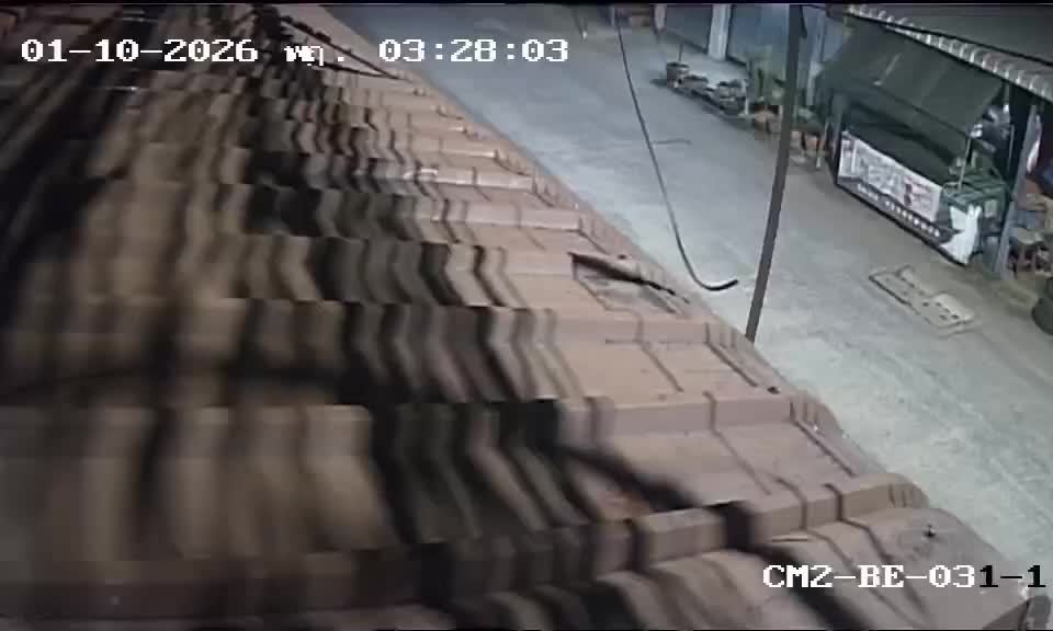 Latest picture from the Soi Setthakit 31/1-CAM1 camera