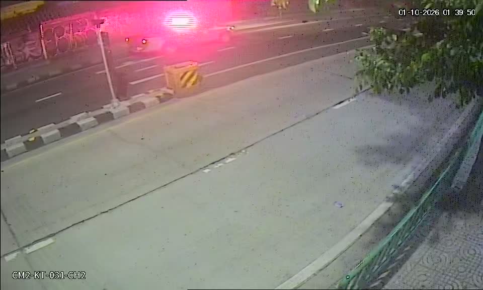 Latest picture from the In front of 7-Eleven, At Narong Rd-CAM2 camera