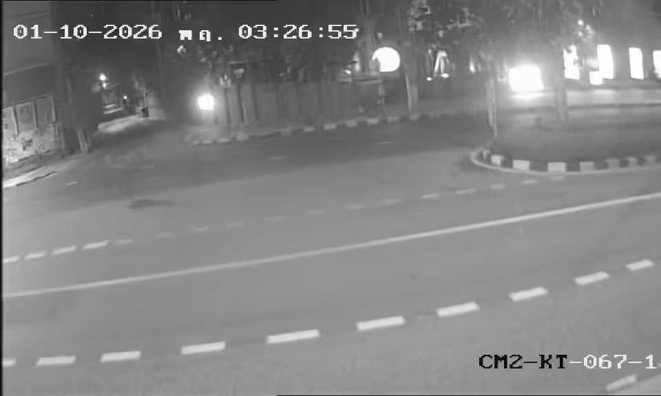 Latest picture from the Bangkok Bank, Phra Khanong Branch, Sukhumvit Rd-CAM1 camera