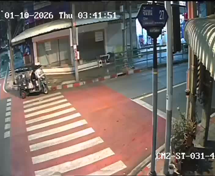 Latest picture from the At the entrance to Soi Chan 27 (Phra Mae Mari)-CAM4 camera