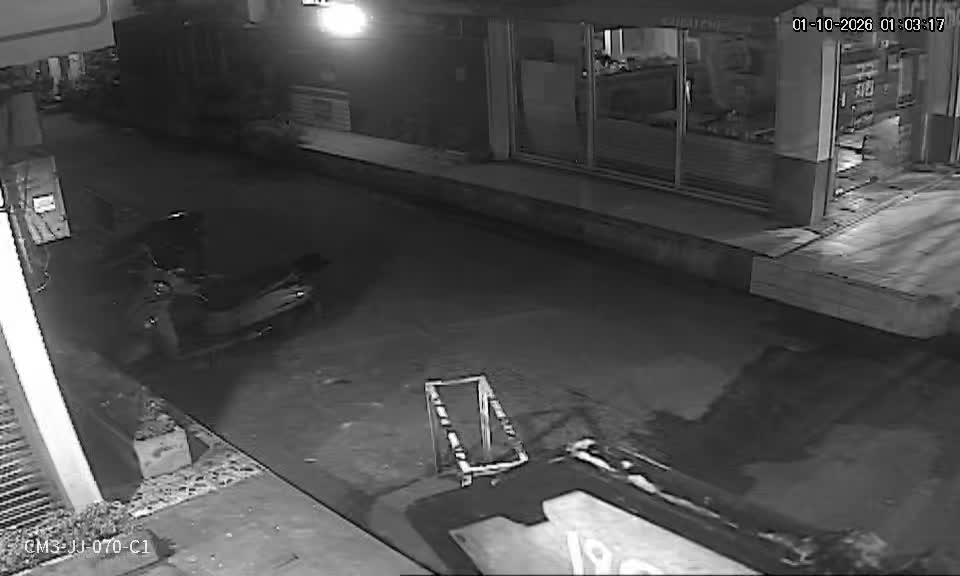Latest picture from the At the entrance to Soi Ngam Wong Wan 62-CAM1 camera