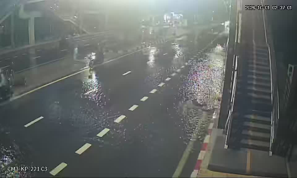 Latest picture from the Pedestrian overpass before the entrance in front of Ramkhamhaeng University-CAM3 camera