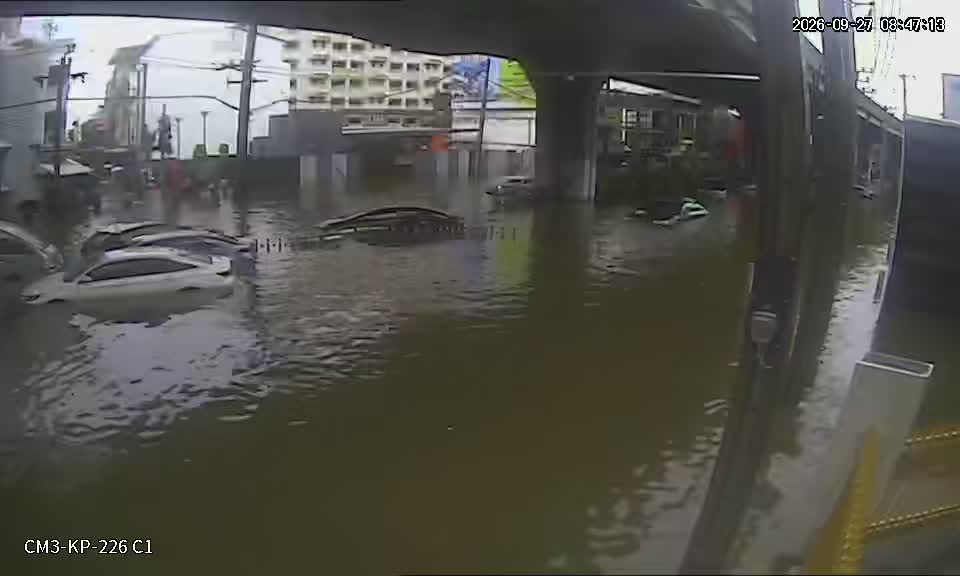 Latest picture from the Exit in front of Ramkhamhaeng University, Point 2-CAM1 camera