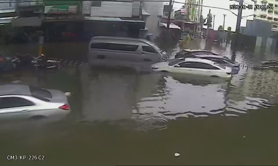 Latest picture from the Exit in front of Ramkhamhaeng University, Point 2-CAM2 camera