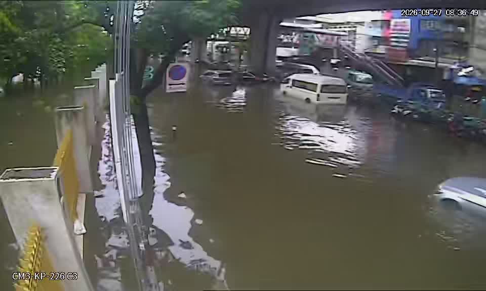 Latest picture from the Exit in front of Ramkhamhaeng University, Point 2-CAM3 camera