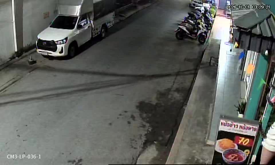 Latest picture from the Entrance to Soi Nak Niwat 42 (Lat Phrao Village)-CAM1 camera