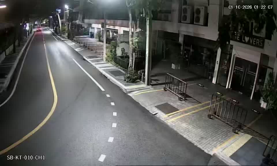 Latest picture from the Front of Ban Sabai Spa, Sukhumvit 26 - CAM1 camera