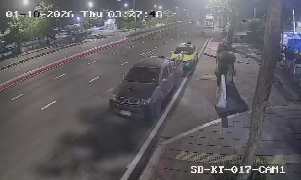 Latest picture from the Bus stop in front of Port Authority Club, Sunthon Kosa Rd - CAM1 camera