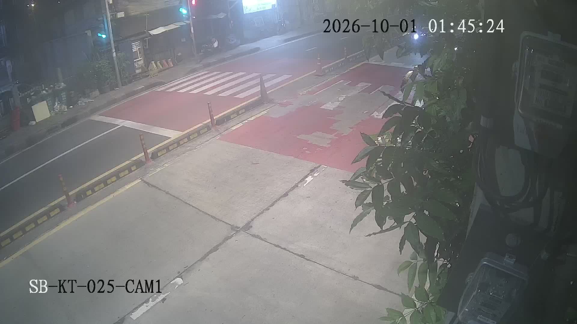 Latest picture from the At the smart pedestrian crossing signal in front of Nong Mai Community, At Narong Rd - CAM1 camera
