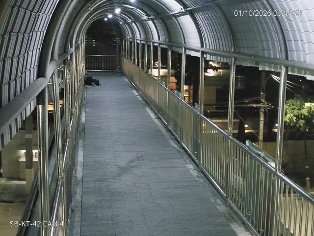 Latest picture from the Point 15, by the pedestrian overpass on the inbound side of Ratchada Rd, connecting to Saphan Khiao-CAM4 camera