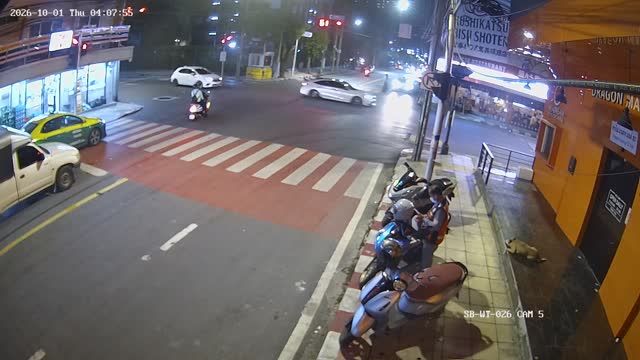 Latest picture from the Near Soi Ekkamai 12 entrance-CAM4 camera